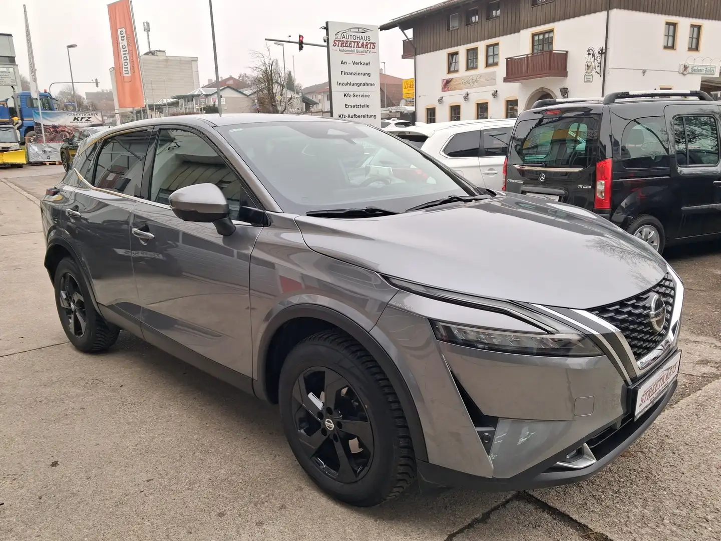 Nissan Qashqai Tekna Automatik 8fach LED SH Klima Navi Grau - 1