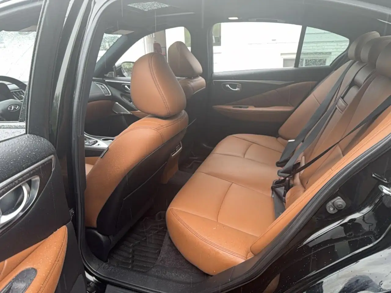 Infiniti Q50 снимка Infiniti Q50