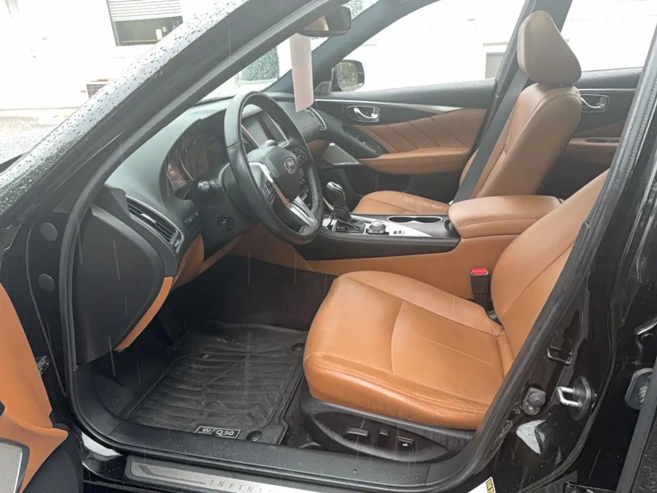 Infiniti Q50 снимка Infiniti Q50
