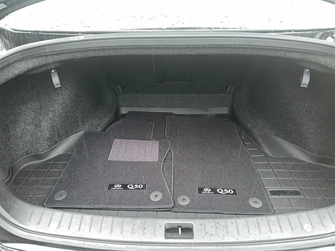 Infiniti Q50 снимка Infiniti Q50