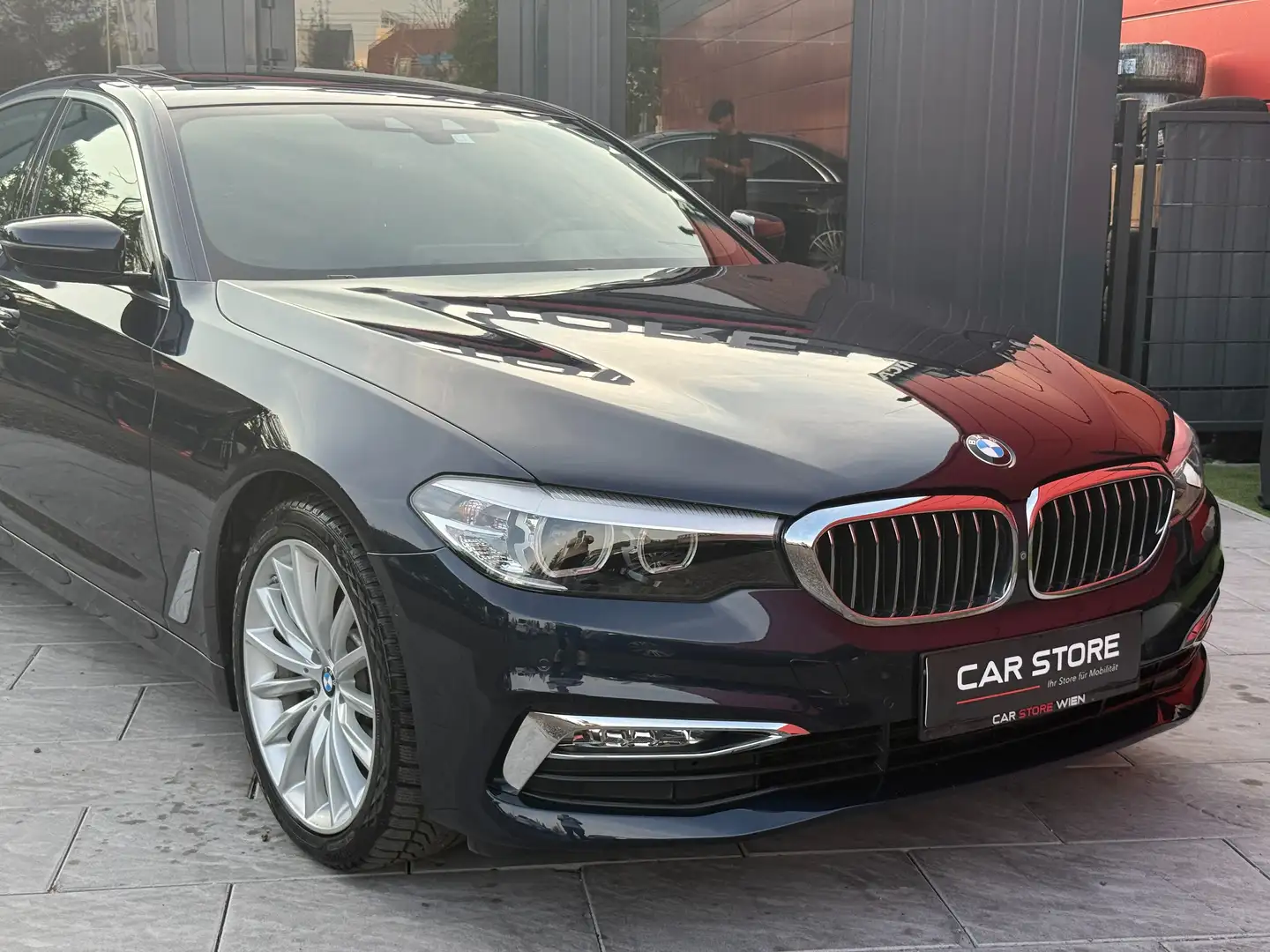 BMW 520 520d|xDrive|LuxuryL.|360|Schiebed|Keyless|LED|Voll Blau - 2