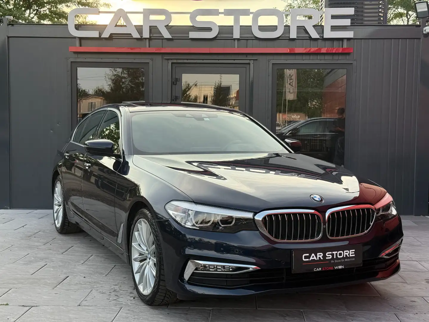 BMW 520 520d|xDrive|LuxuryL.|360|Schiebed|Keyless|LED|Voll Blau - 1