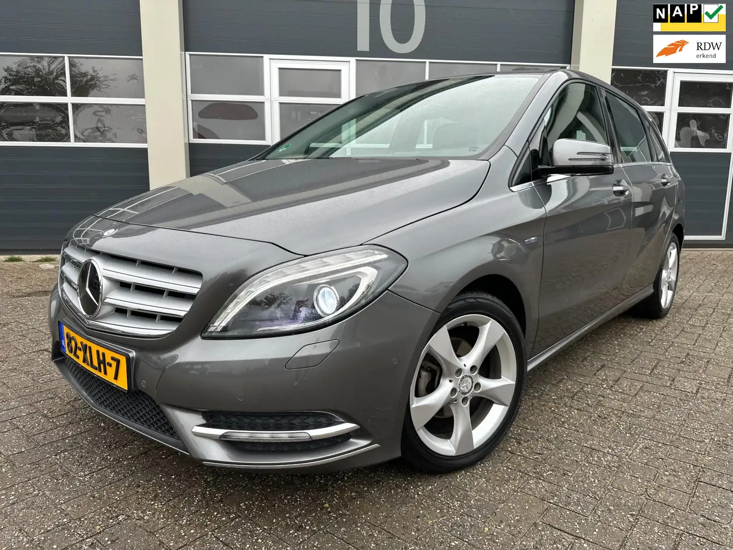 Mercedes-Benz B 180 Ambition, Org NL, 1e Eigenaar Grijs - 1