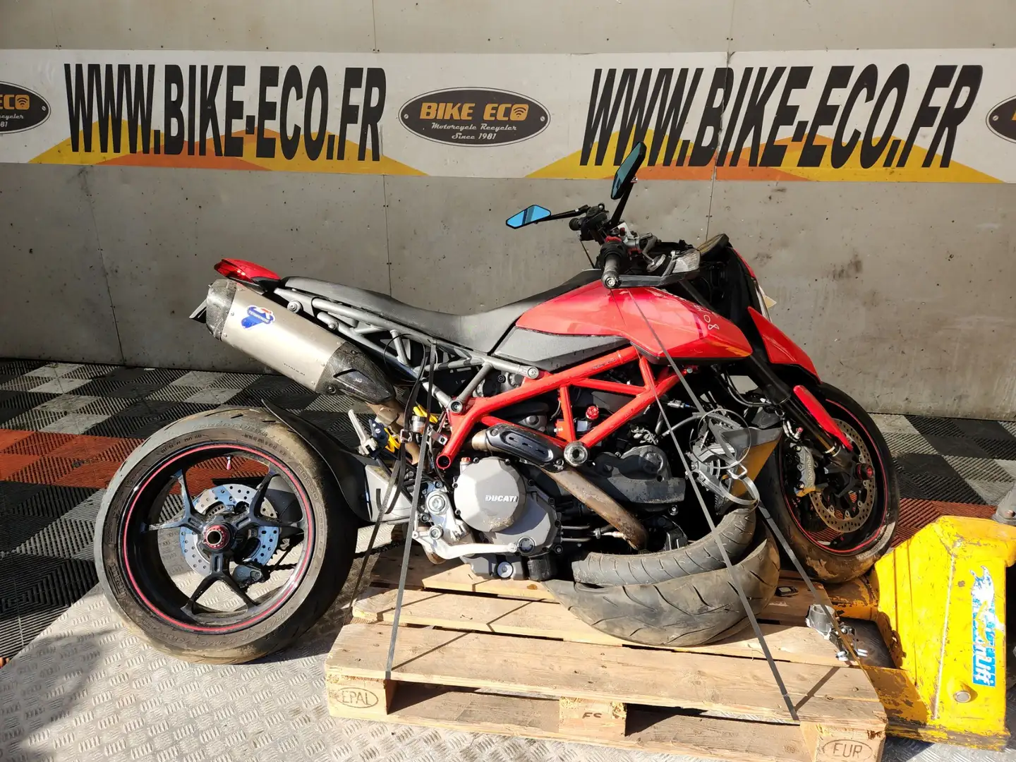 Ducati Червоний - 1
