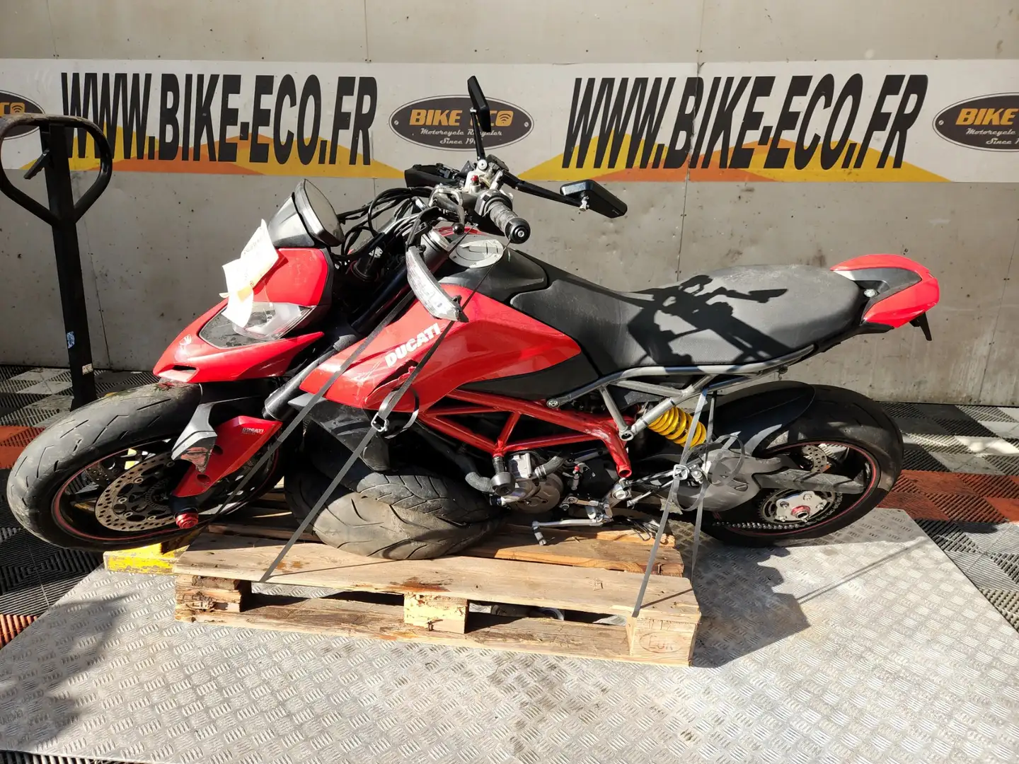 Ducati Червоний - 2