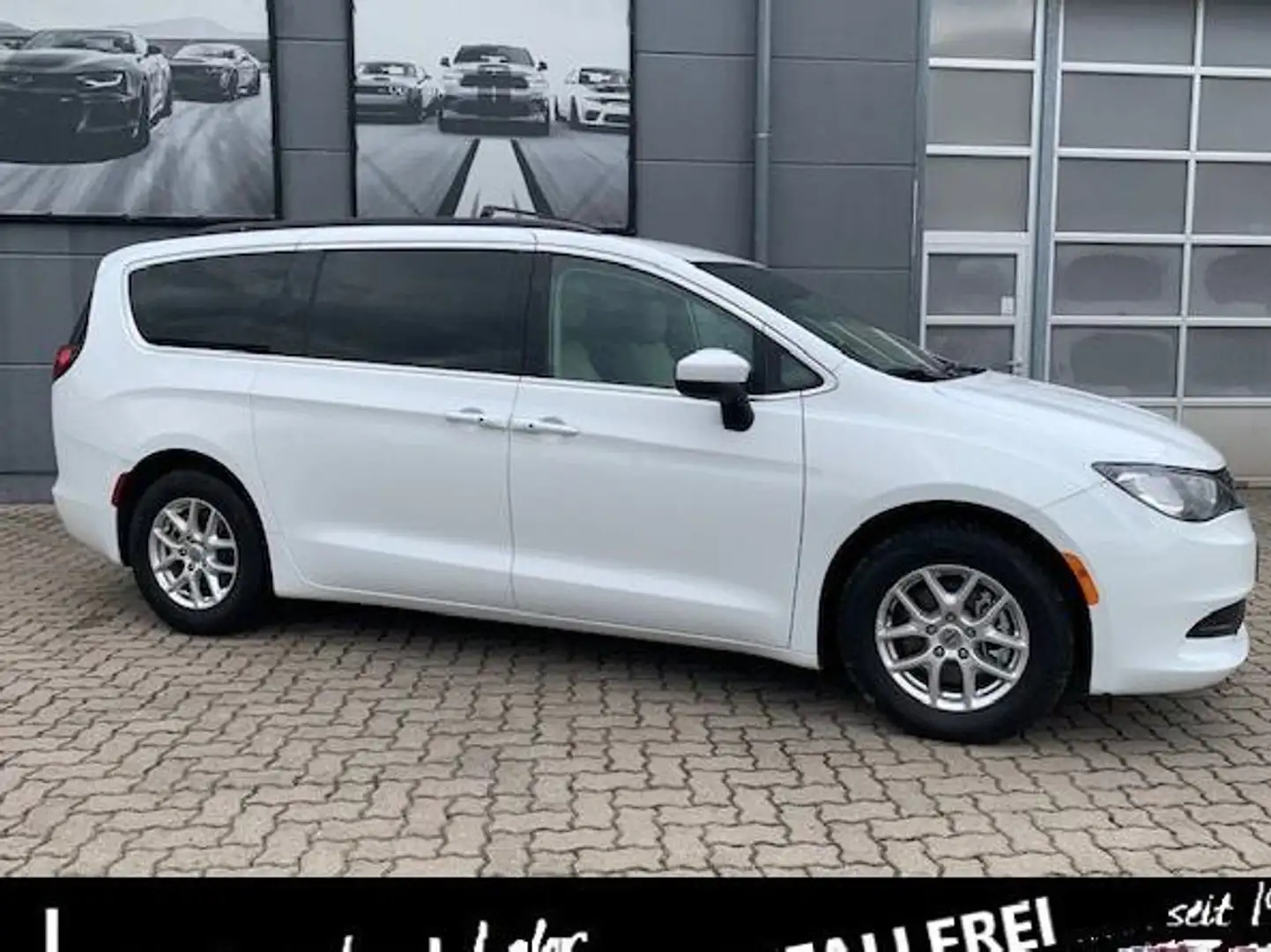 Chrysler Voyager 3.6 V6 Leder 7-Sitzer Automatik Unfallfrei CARFAX Weiß - 1
