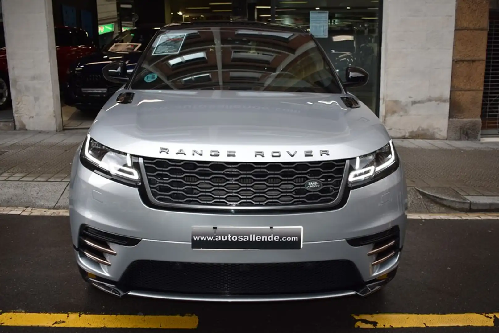 Land Rover Range Rover Velar 2.0 R-Dynamic S 4WD Aut. 300 Grijs - 2