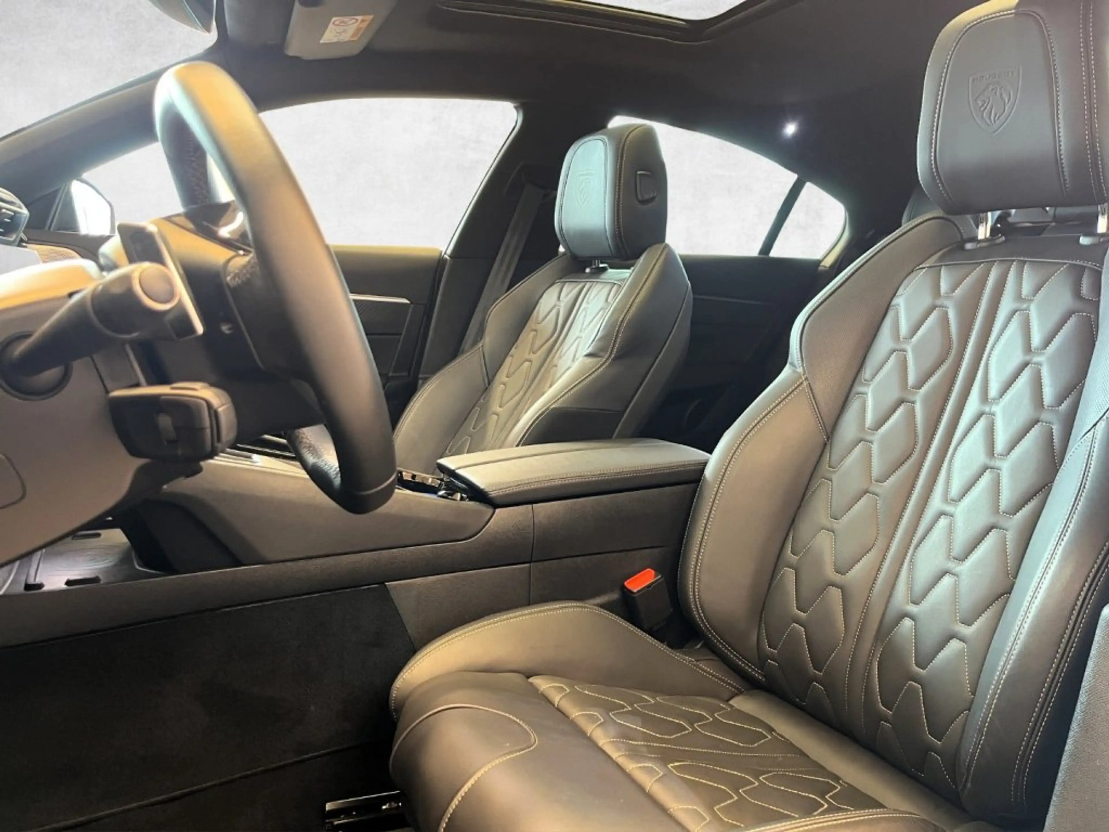 Peugeot 508 Allure PHEV 225 e-EAT8 — photo 9