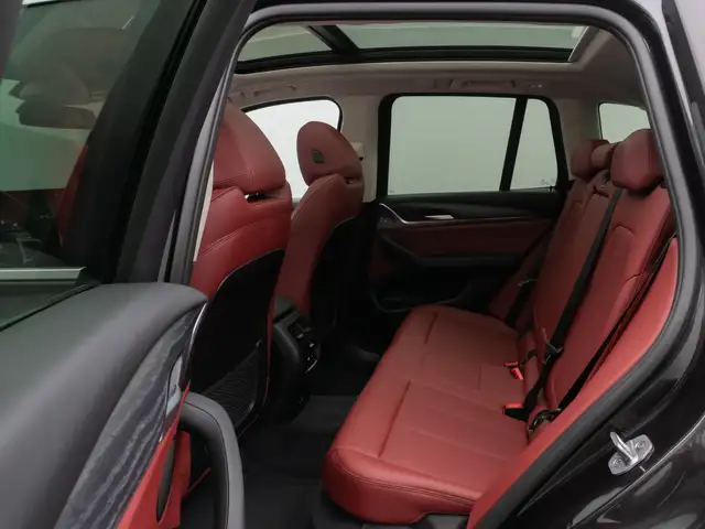 BMW X3 view 25