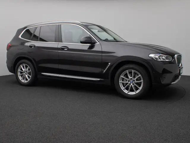 BMW X3 view 4