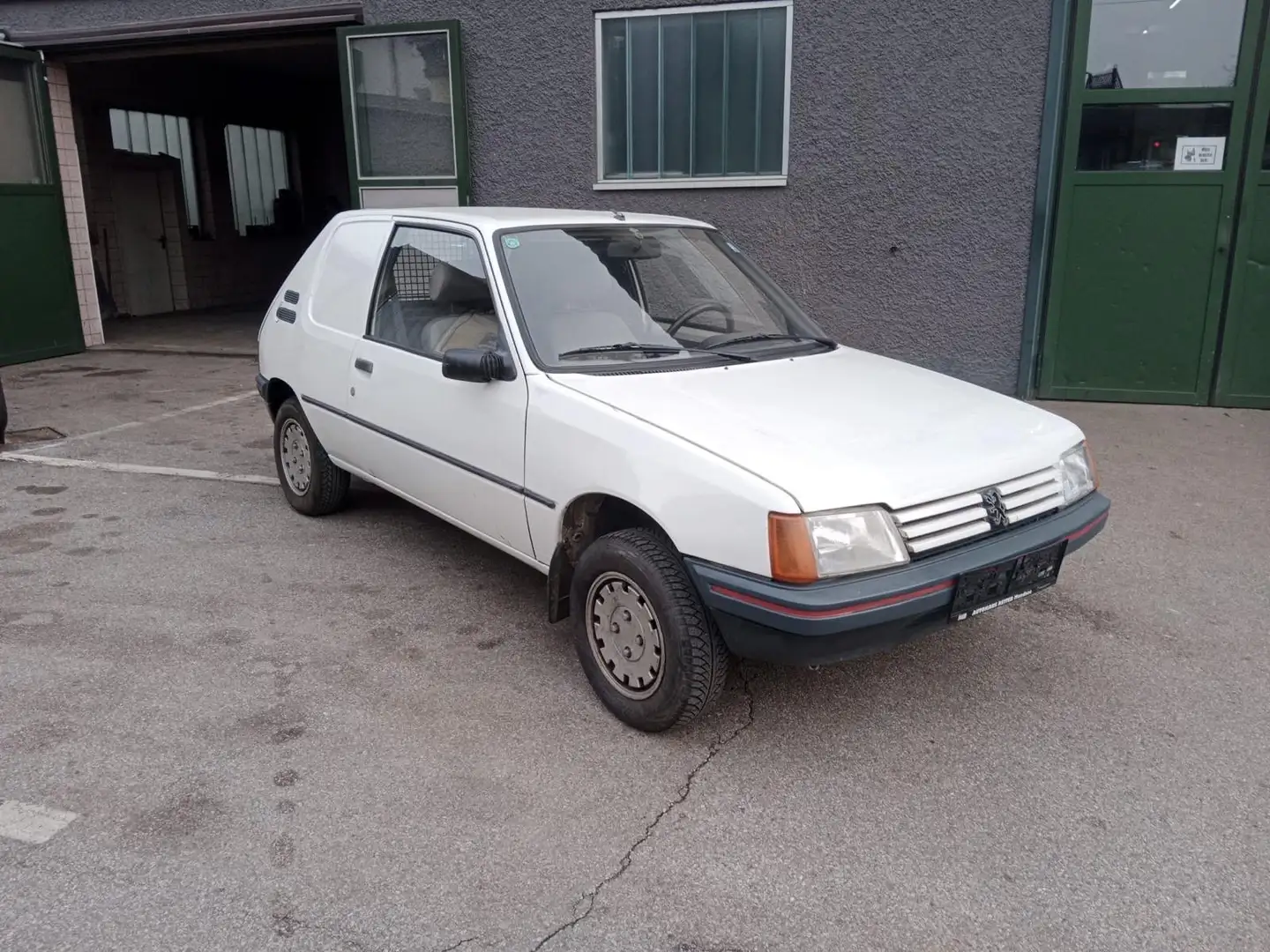 Peugeot 205 XAD Diesel Blanc - 1