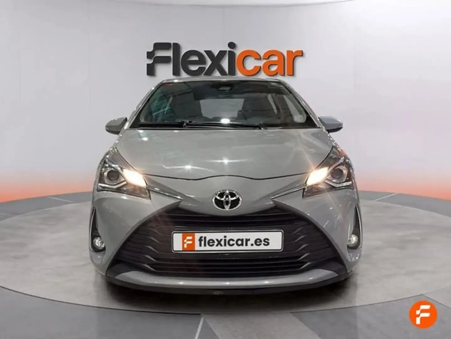Toyota Yaris 1.0 Active Gris - 2