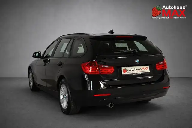 BMW 3 Series view 3