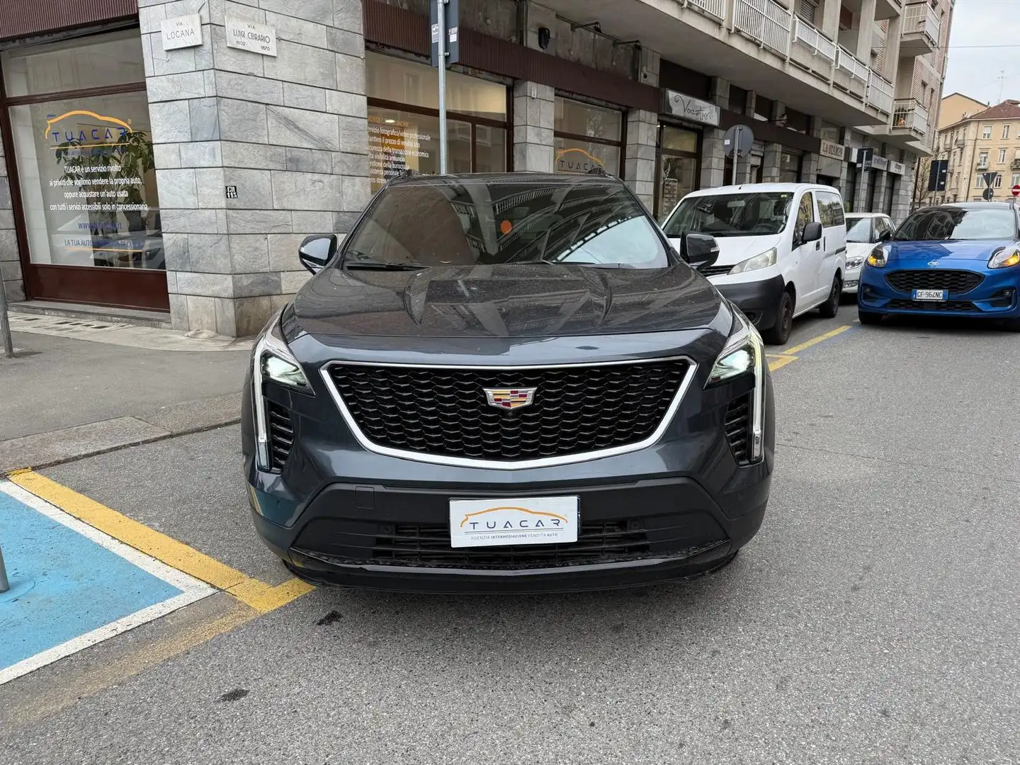 Cadillac XT4 Sport 350 T Grau - 2