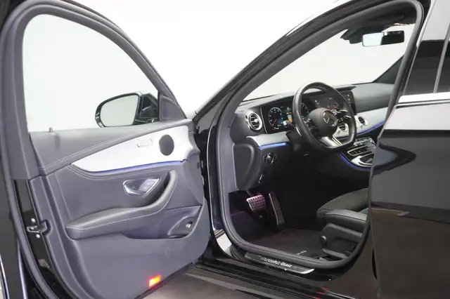 Mercedes-Benz 300 view 11