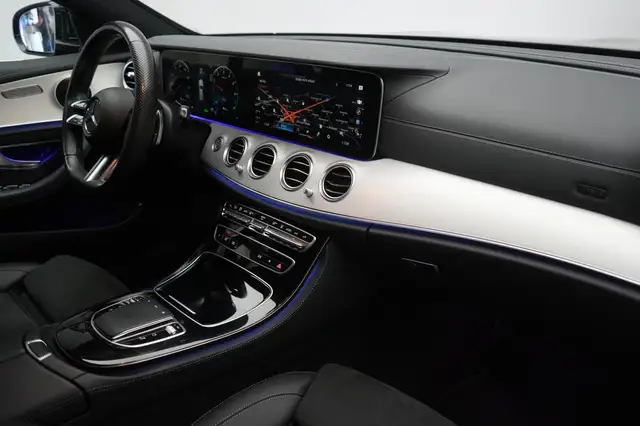 Mercedes-Benz 300 view 7