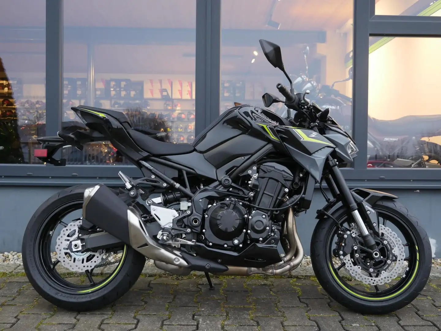 Kawasaki Z 900 - neu - 4 Jahre Garantie - mehrere Farben - 1