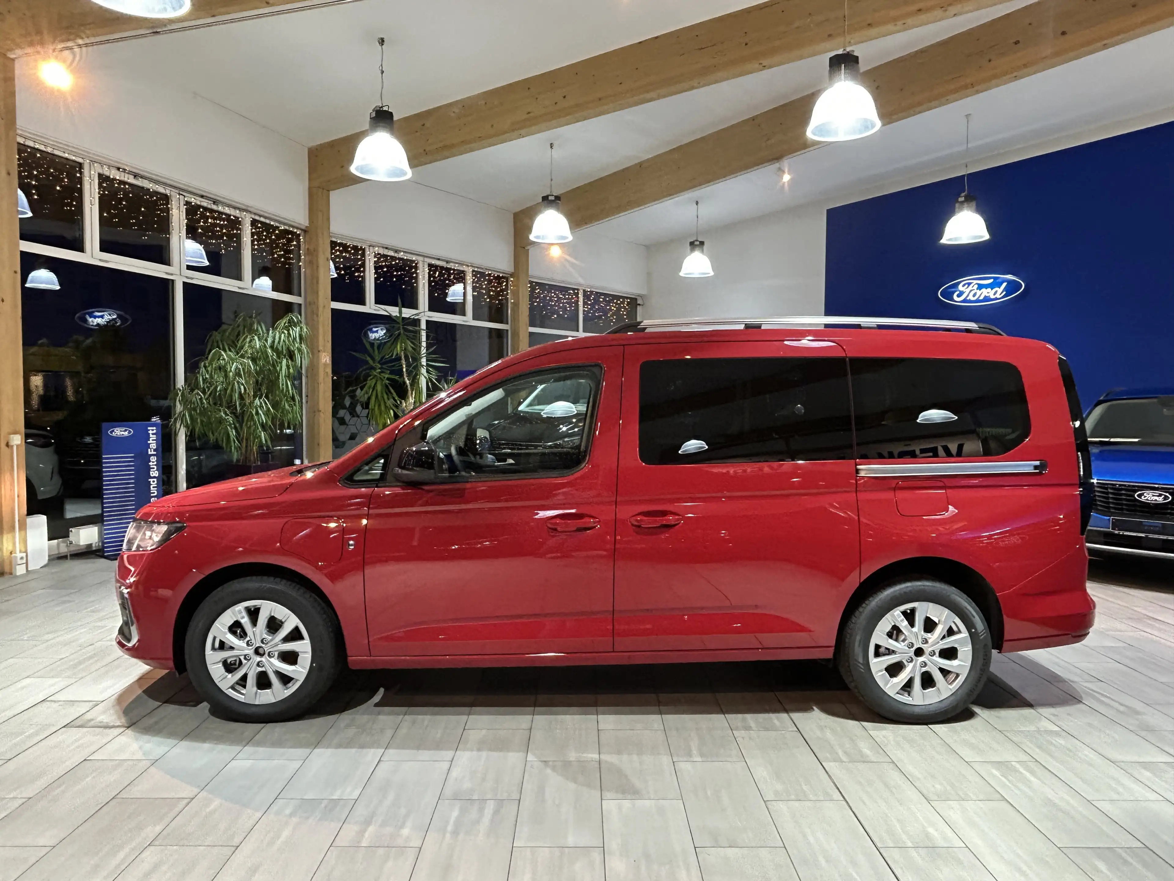 Ford Tourneo Connect Grand Tourneo Connect PHEV Titanium — photo 8