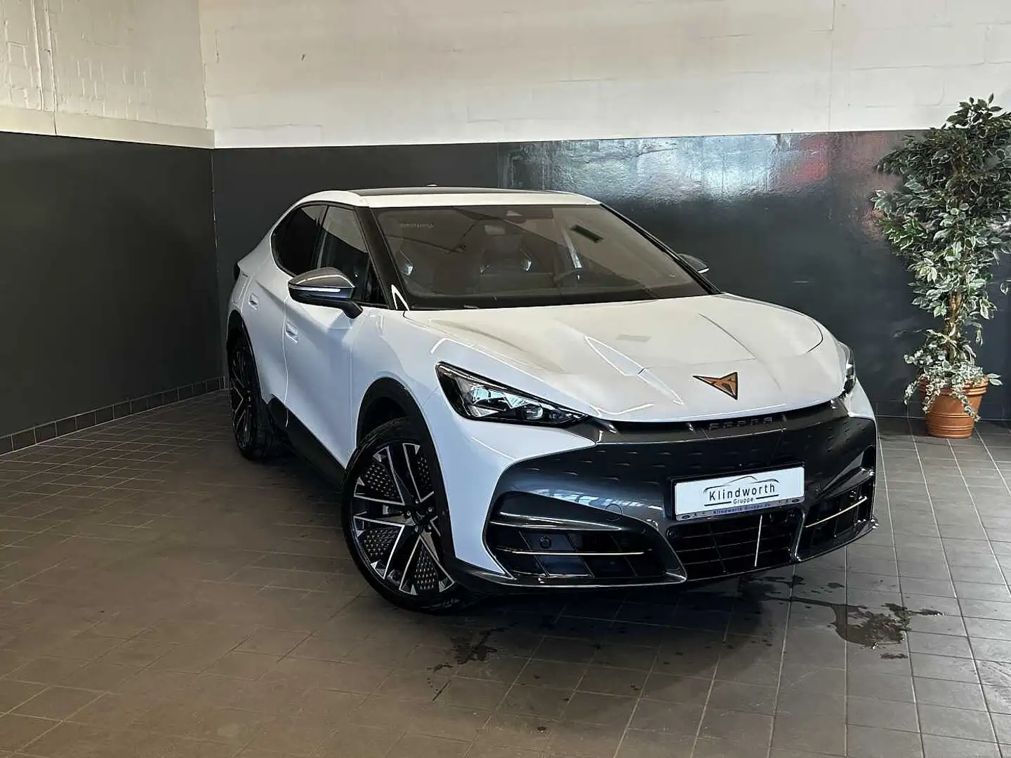 CUPRA Tavascan 250kW/82kWh 4Drive VZ +AHK+Pano+Leder Weiß - 2