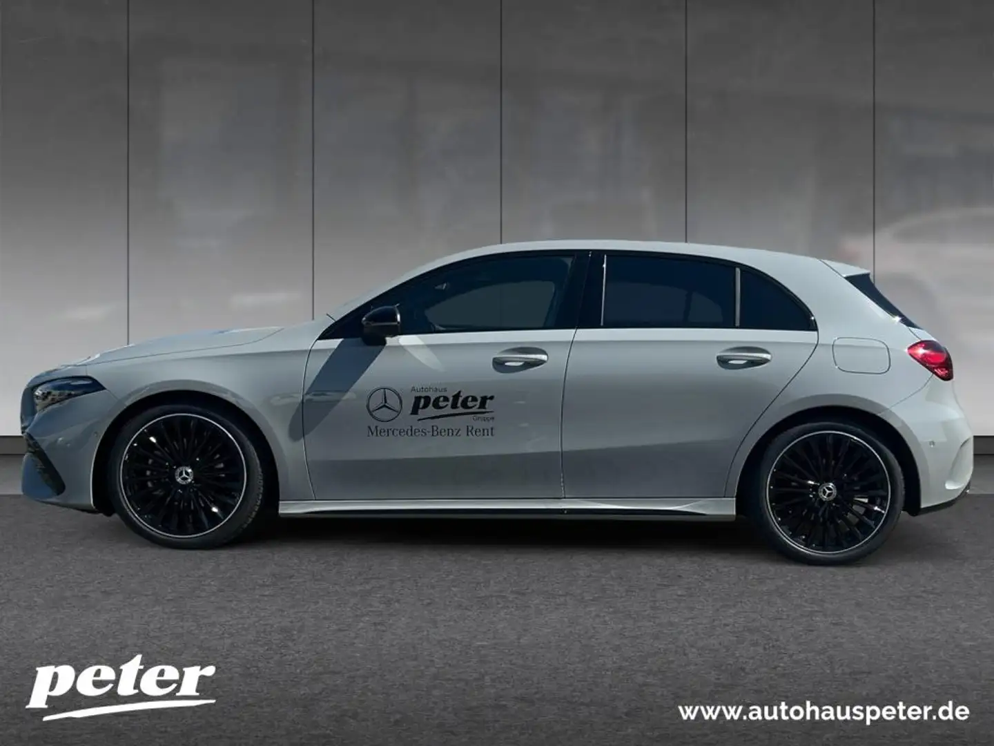 Mercedes-Benz A 180 Kompaktlimousine AMG, Night Paket Grijs - 2