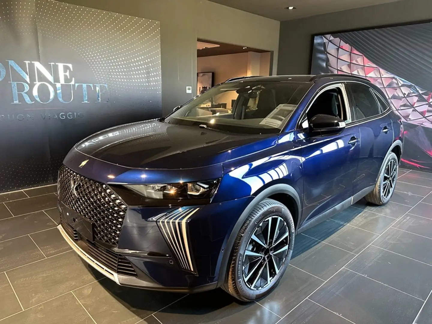DS Automobiles DS 7 Crossback 1.5 BlueHDi Edition France Modrá - 1