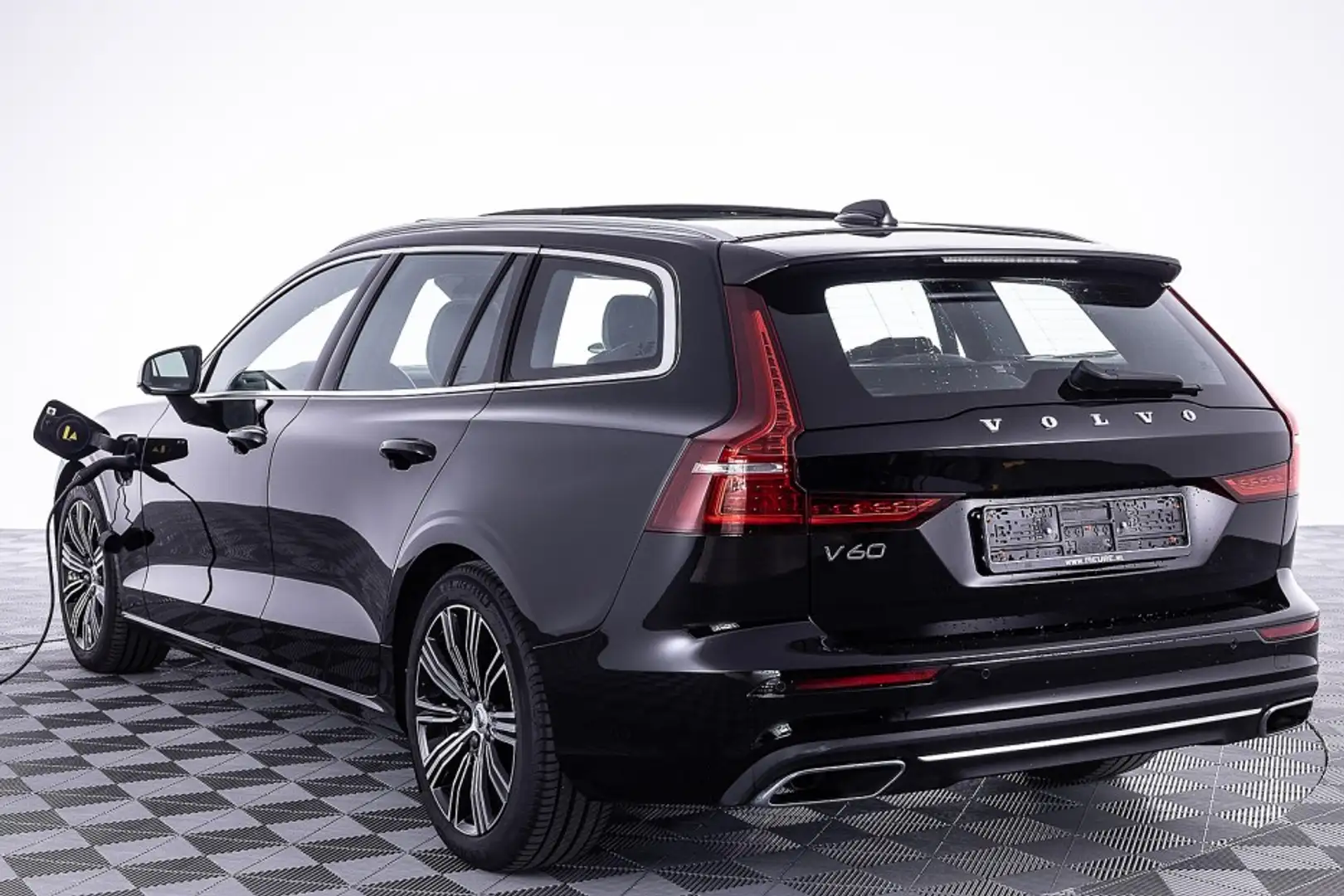 Volvo V60 T6 AWD Recharge Inscription | PANORAMADAK | harman Zwart - 2