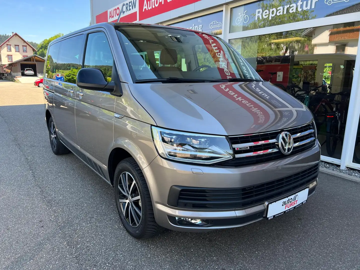 Volkswagen T6 Multivan 2.0 TDI Edition 30 4Motion Schalter Beige - 2