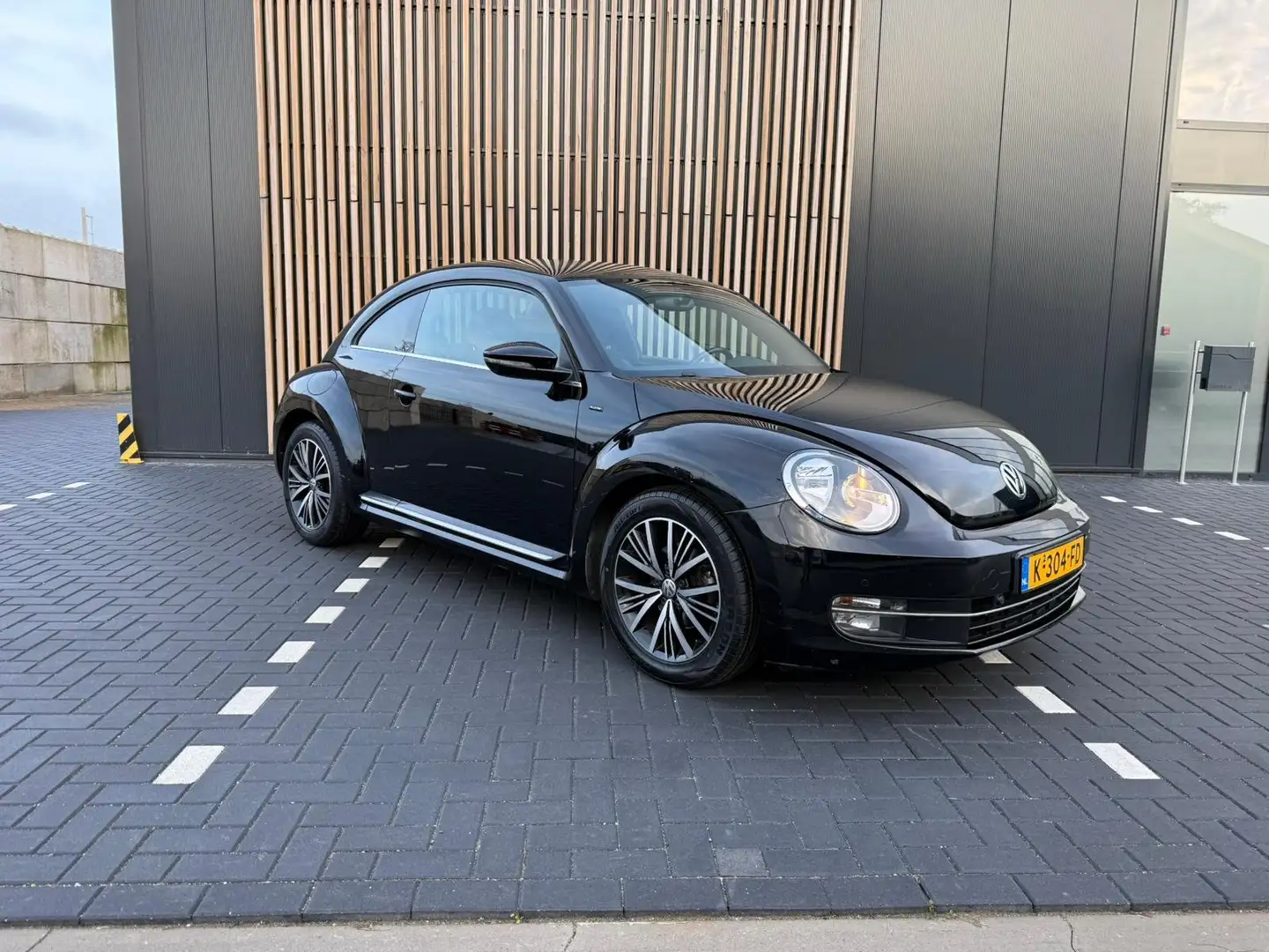 Volkswagen Beetle 1.2 TSI Allstar Exclusive S. stoelvw/clima/camera Zwart - 1
