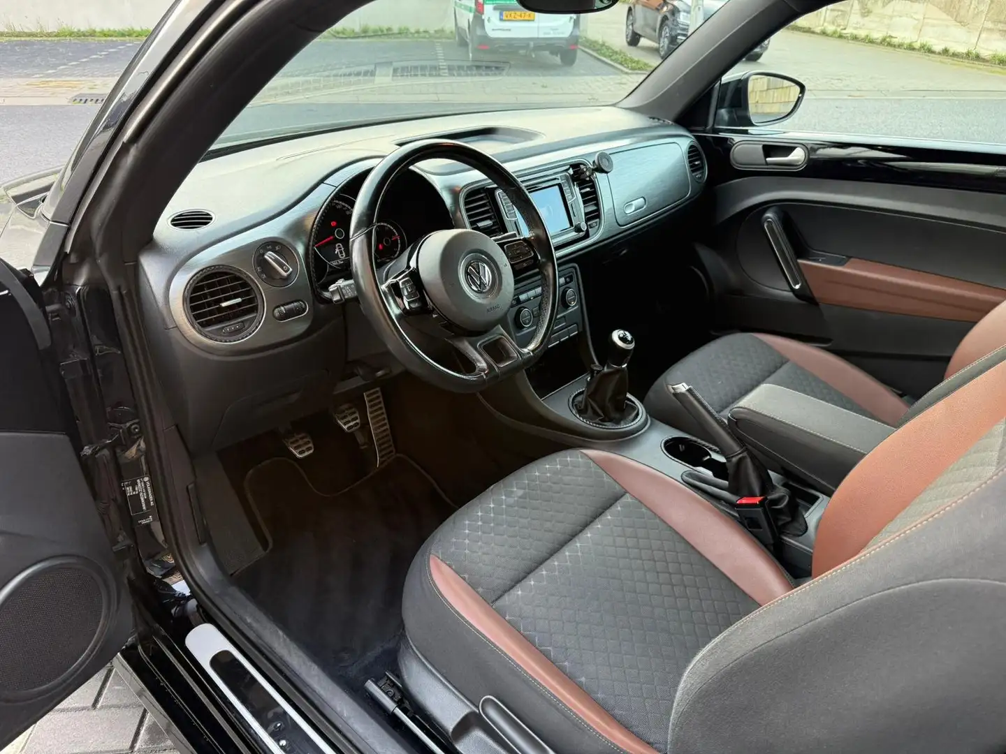 Volkswagen Beetle 1.2 TSI Allstar Exclusive S. stoelvw/clima/camera Zwart - 2