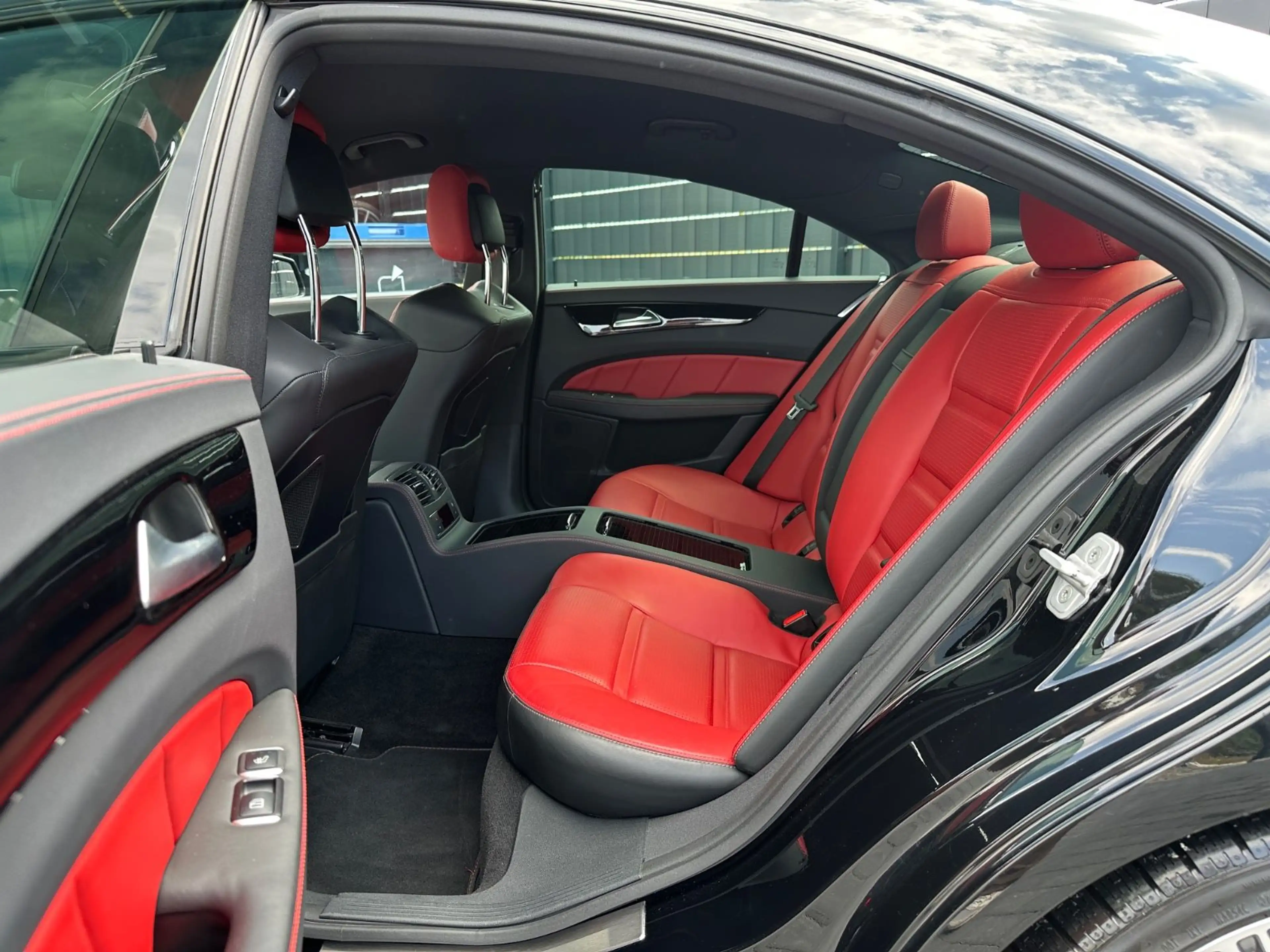 Mercedes-Benz CLS 63 AMG 4M*7G*DESIGNO*360*MEMORY*LED*KEYLESS — photo 12