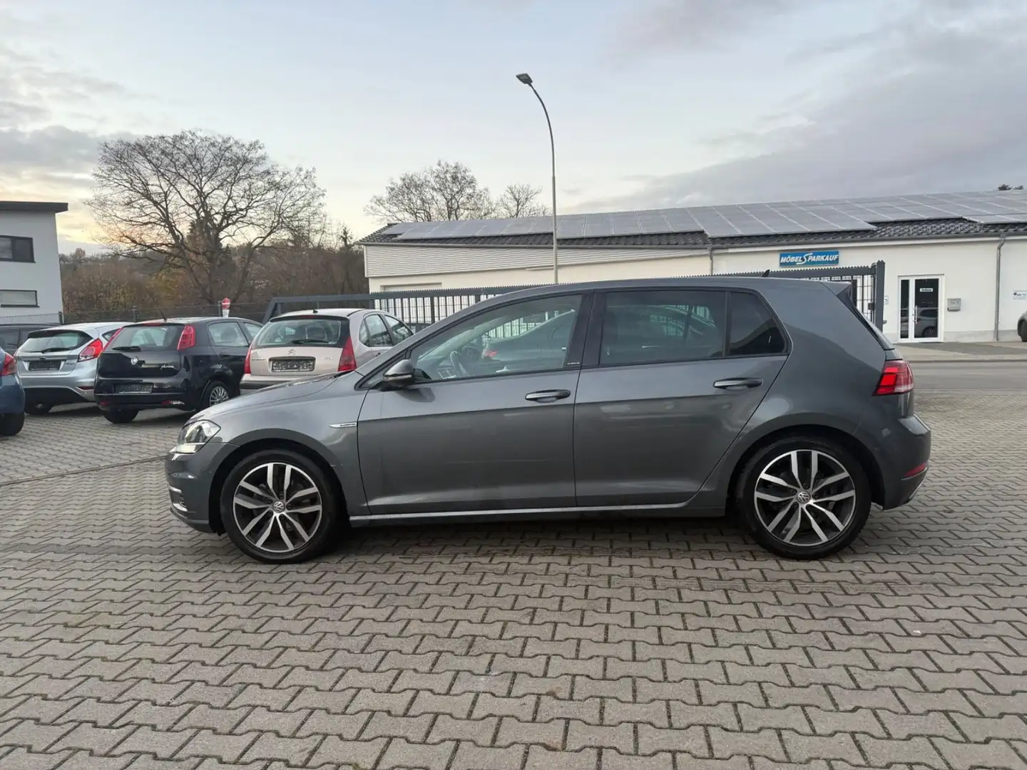 Volkswagen Golf VII Lim. IQ.DRIVE *NAVI*SITZHZ*ACC* Gris - 2