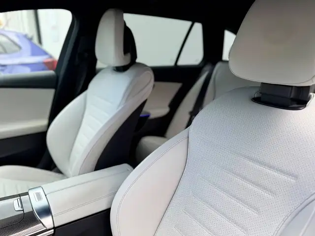 Mercedes-Benz C-Class view 23