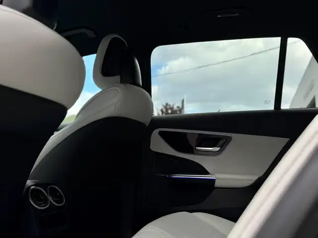 Mercedes-Benz C-Class view 25