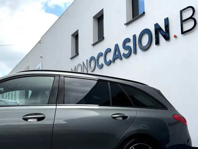 Mercedes-Benz C view 2