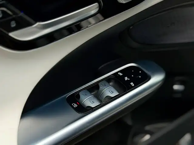 Mercedes-Benz C-Class view 21