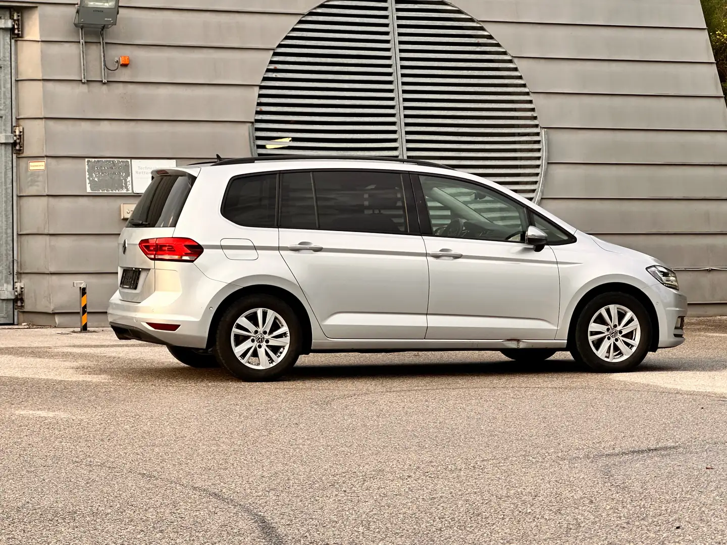 Volkswagen Touran Comfortline BMT/Start-Stop / Massagesitz / Automatik Grau - 2