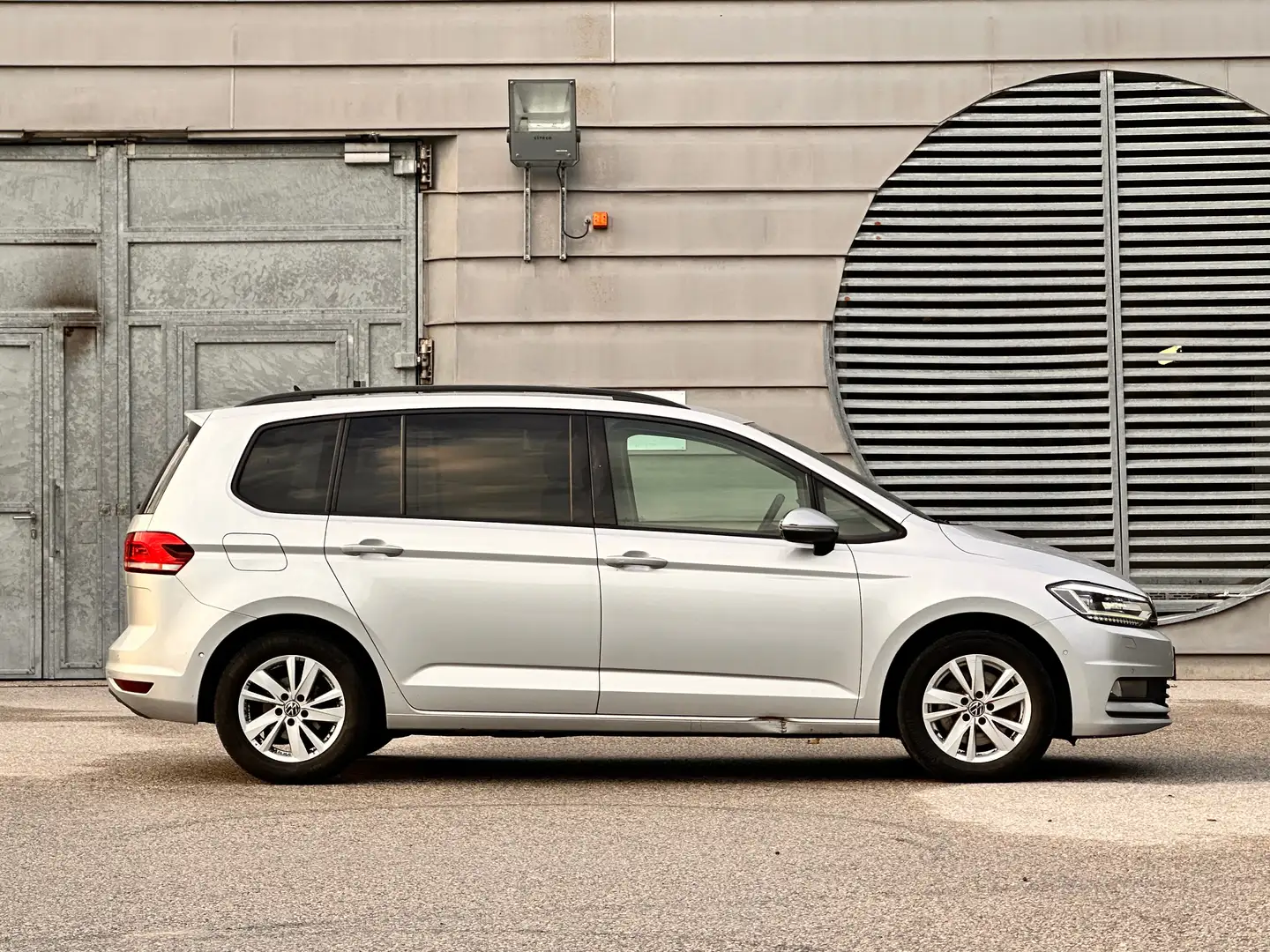 Volkswagen Touran Comfortline BMT/Start-Stop / Massagesitz / Automatik Grau - 1
