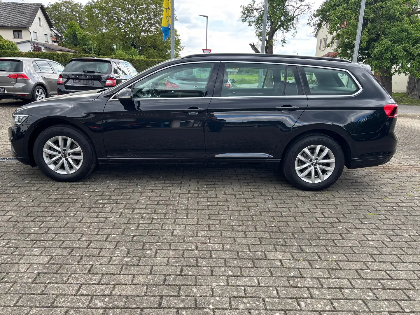 Volkswagen Passat Variant 2.0TDI DPF Business Navi AHK LED Alu Klima Kamera Noir - 2