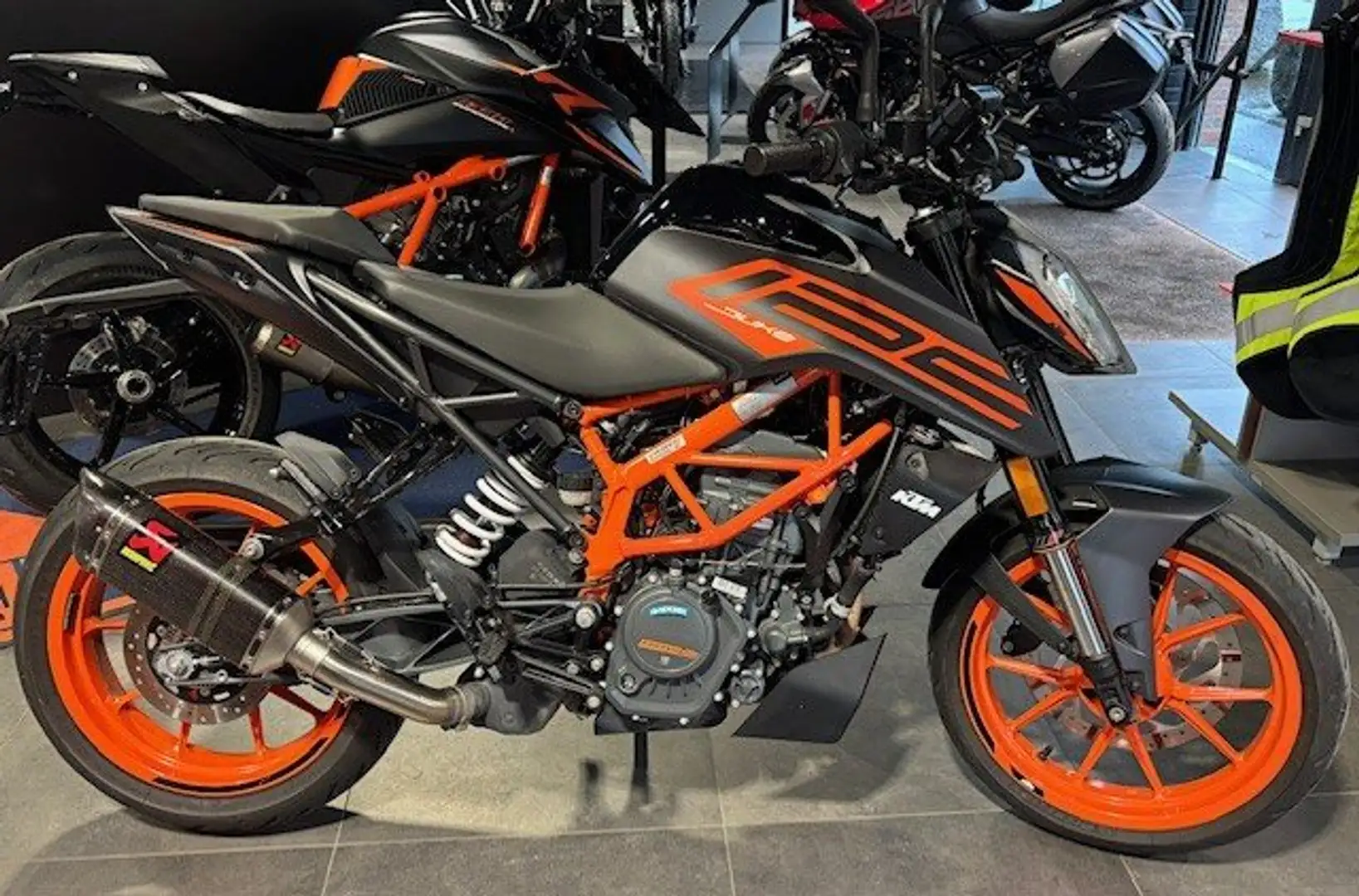 KTM 125 Duke Noir - 1