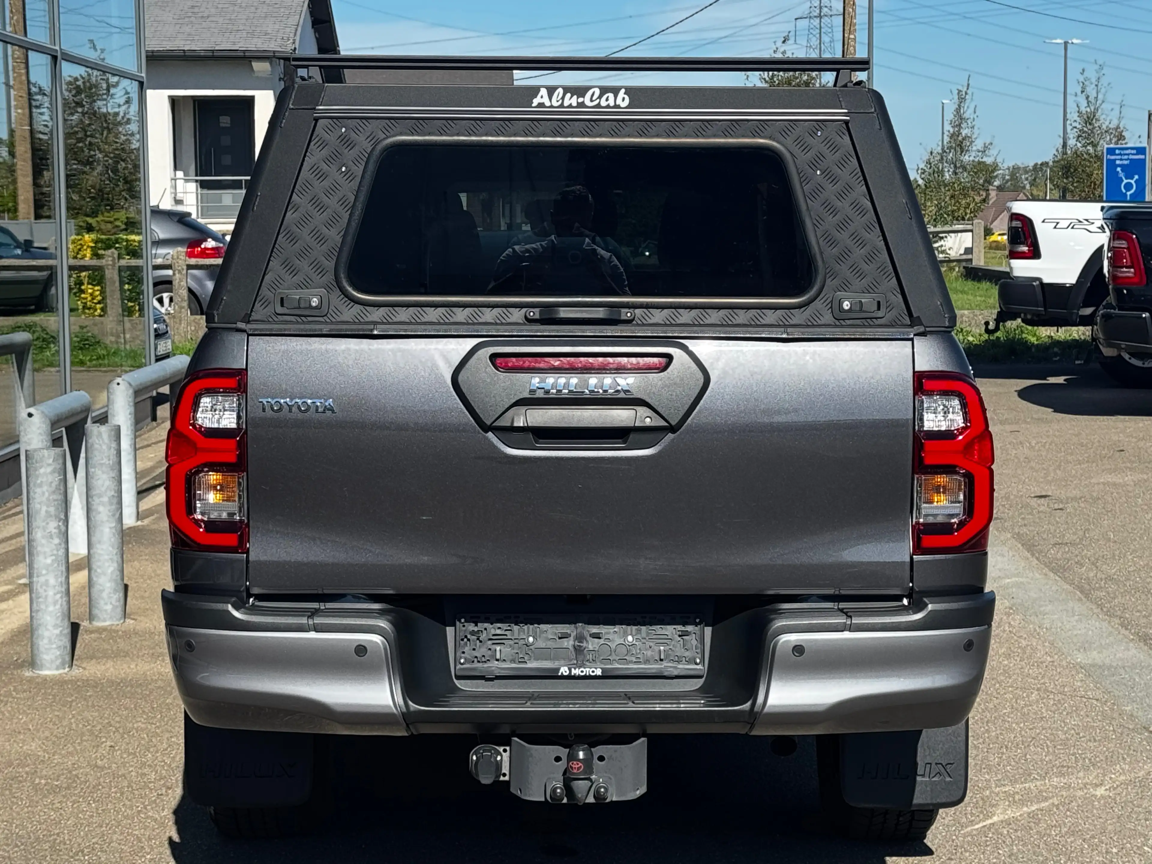 Toyota Hilux 2.8D-4D INVINCIBLE AUTO 4WD 204CV CAMERA 360 1ER PROPRIETAIRE HARDTOP ALUCAB TVA DEDUCTIBLE — photo 8