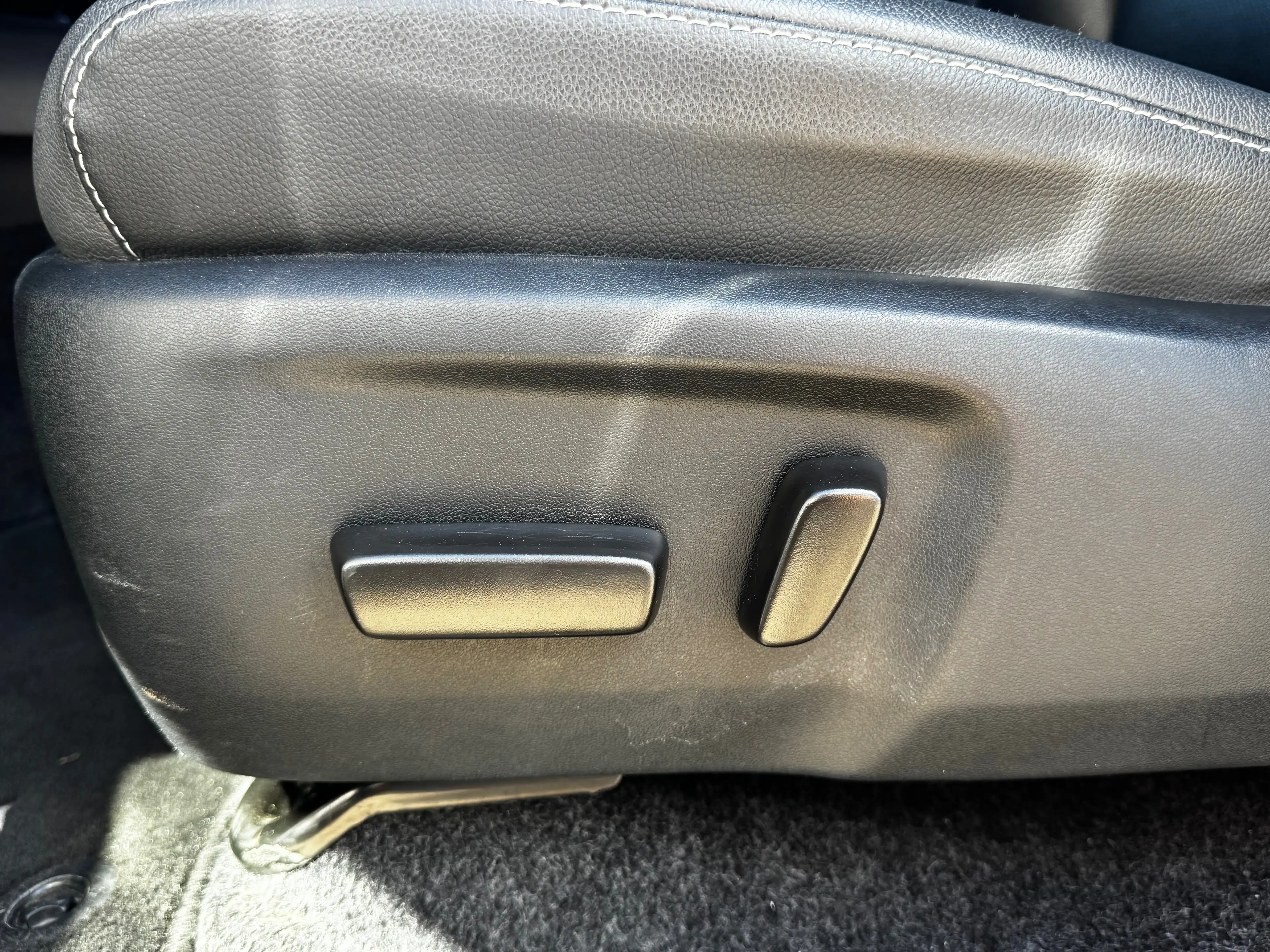 Toyota Hilux 2.8D-4D INVINCIBLE AUTO 4WD 204CV CAMERA 360 1ER PROPRIETAIRE HARDTOP ALUCAB TVA DEDUCTIBLE — photo 15