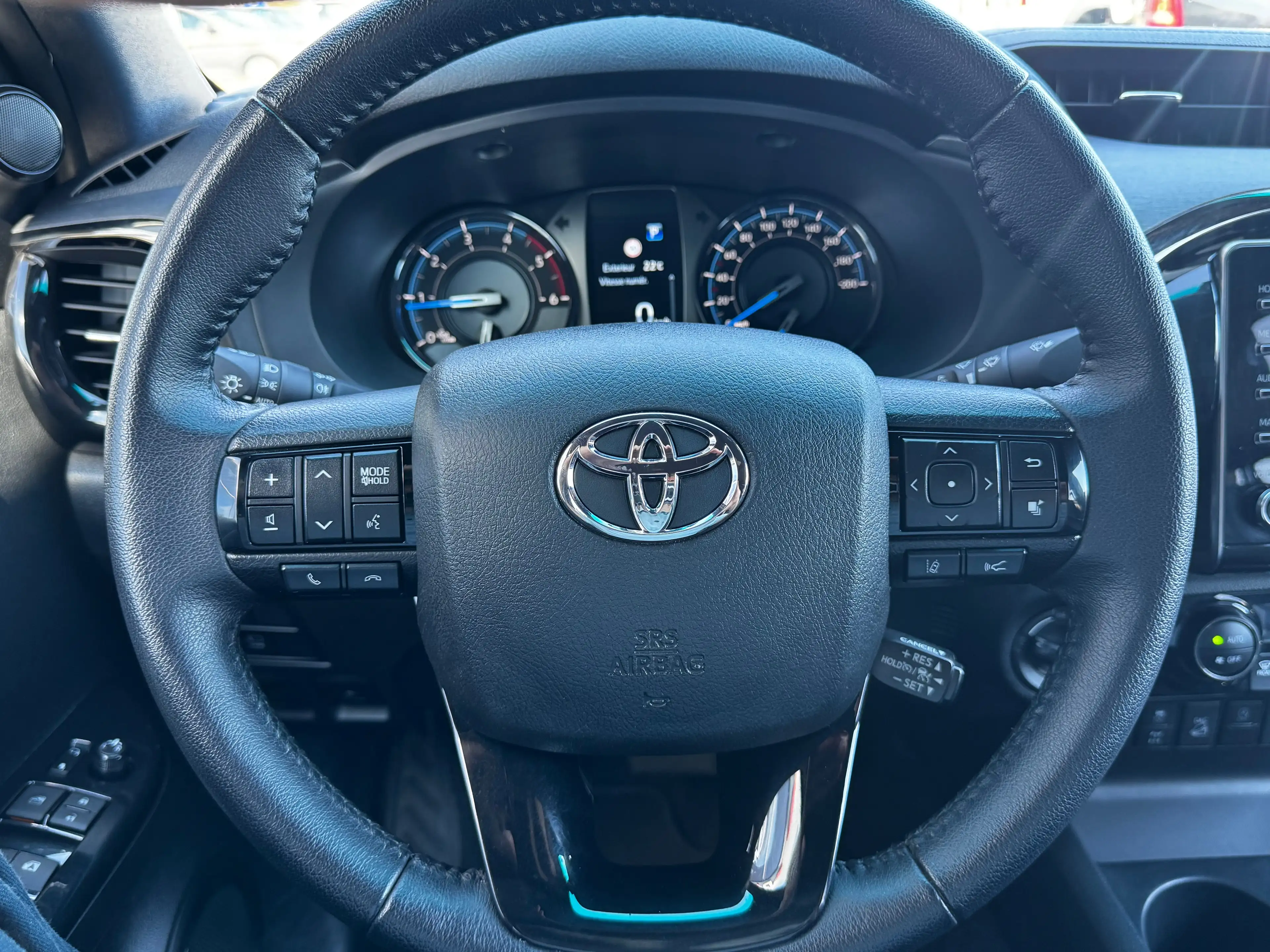 Toyota Hilux 2.8D-4D INVINCIBLE AUTO 4WD 204CV CAMERA 360 1ER PROPRIETAIRE HARDTOP ALUCAB TVA DEDUCTIBLE — photo 12
