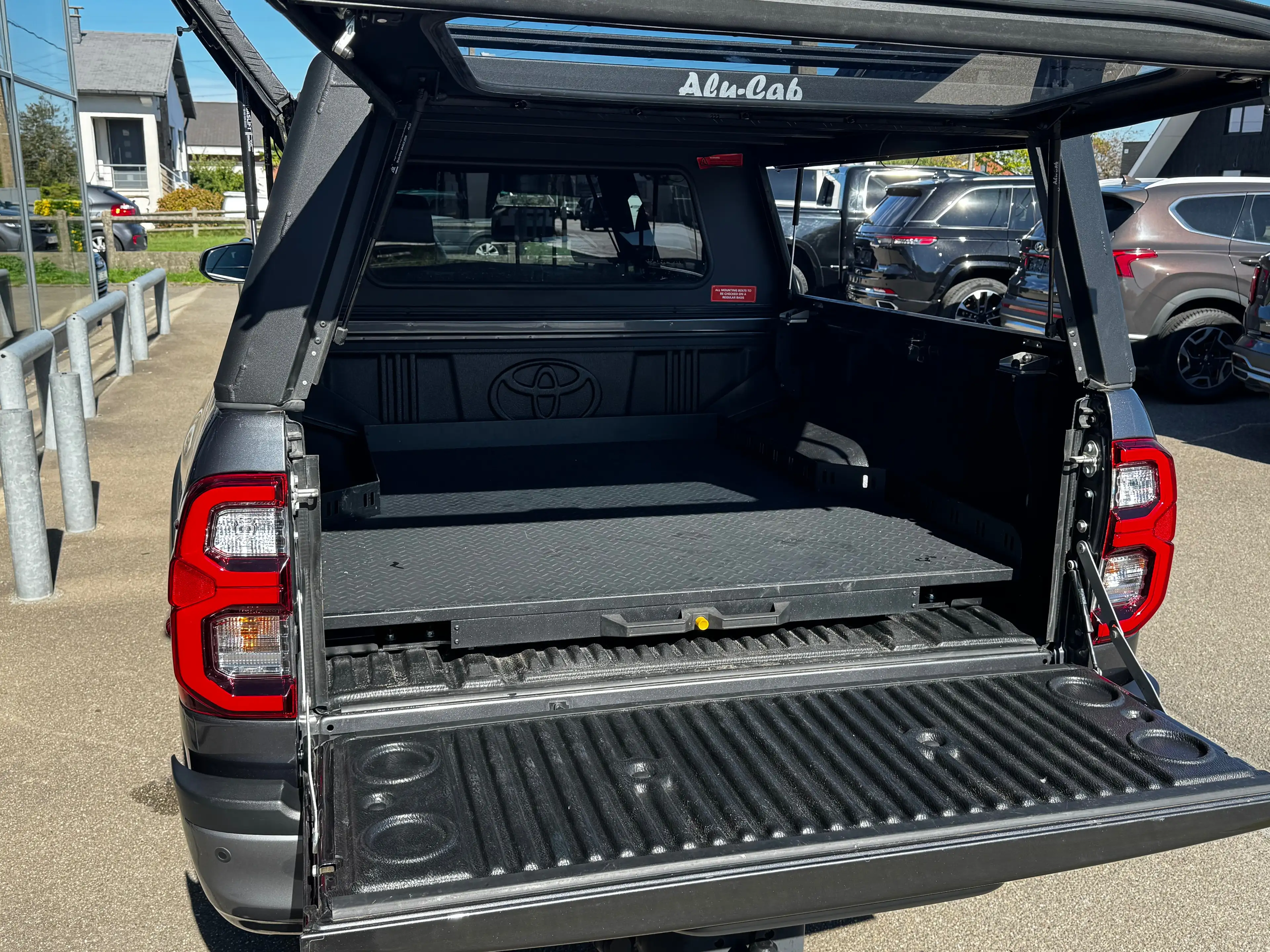 Toyota Hilux 2.8D-4D INVINCIBLE AUTO 4WD 204CV CAMERA 360 1ER PROPRIETAIRE HARDTOP ALUCAB TVA DEDUCTIBLE — photo 10