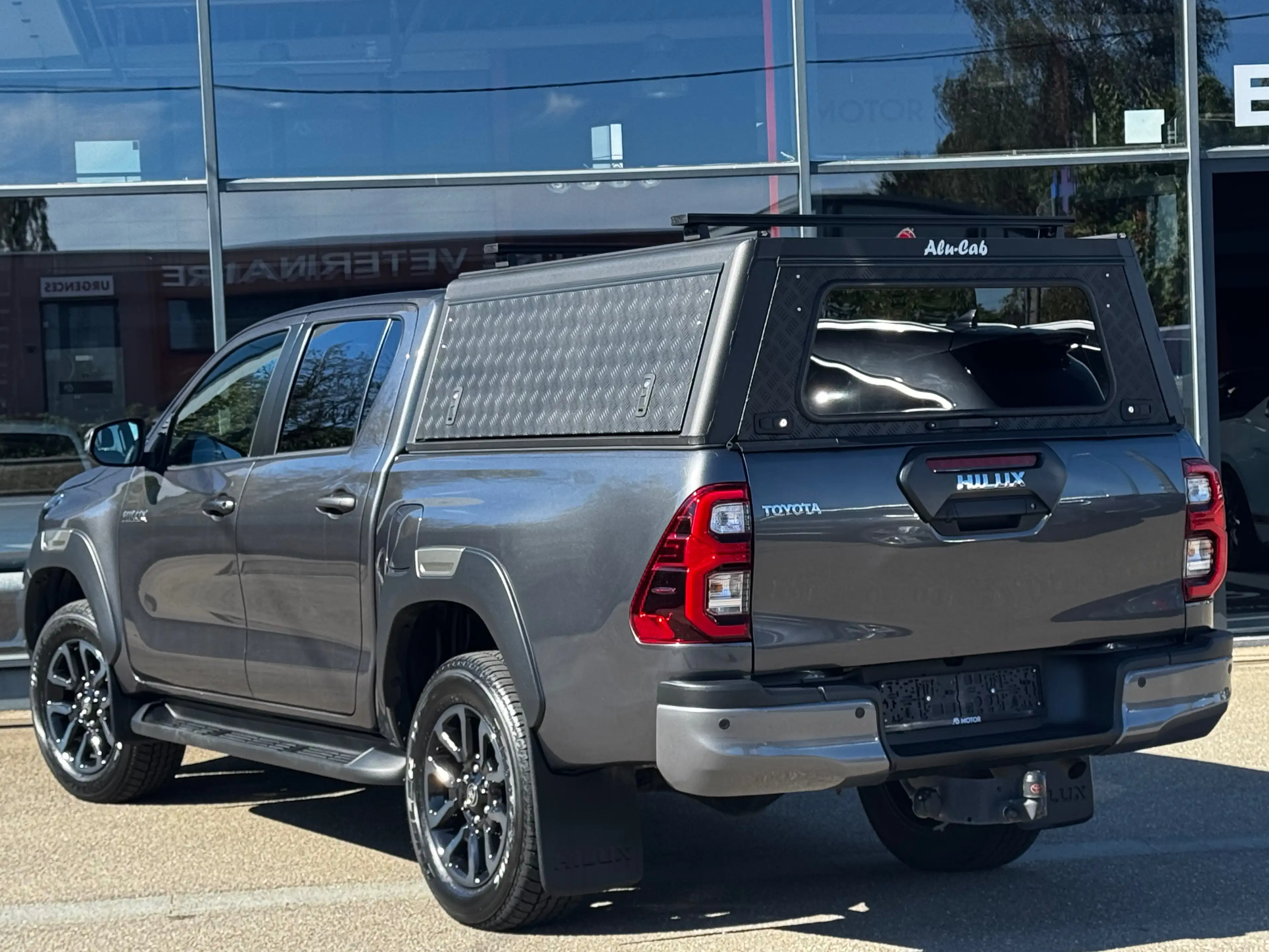Toyota Hilux 2.8D-4D INVINCIBLE AUTO 4WD 204CV CAMERA 360 1ER PROPRIETAIRE HARDTOP ALUCAB TVA DEDUCTIBLE — photo 4