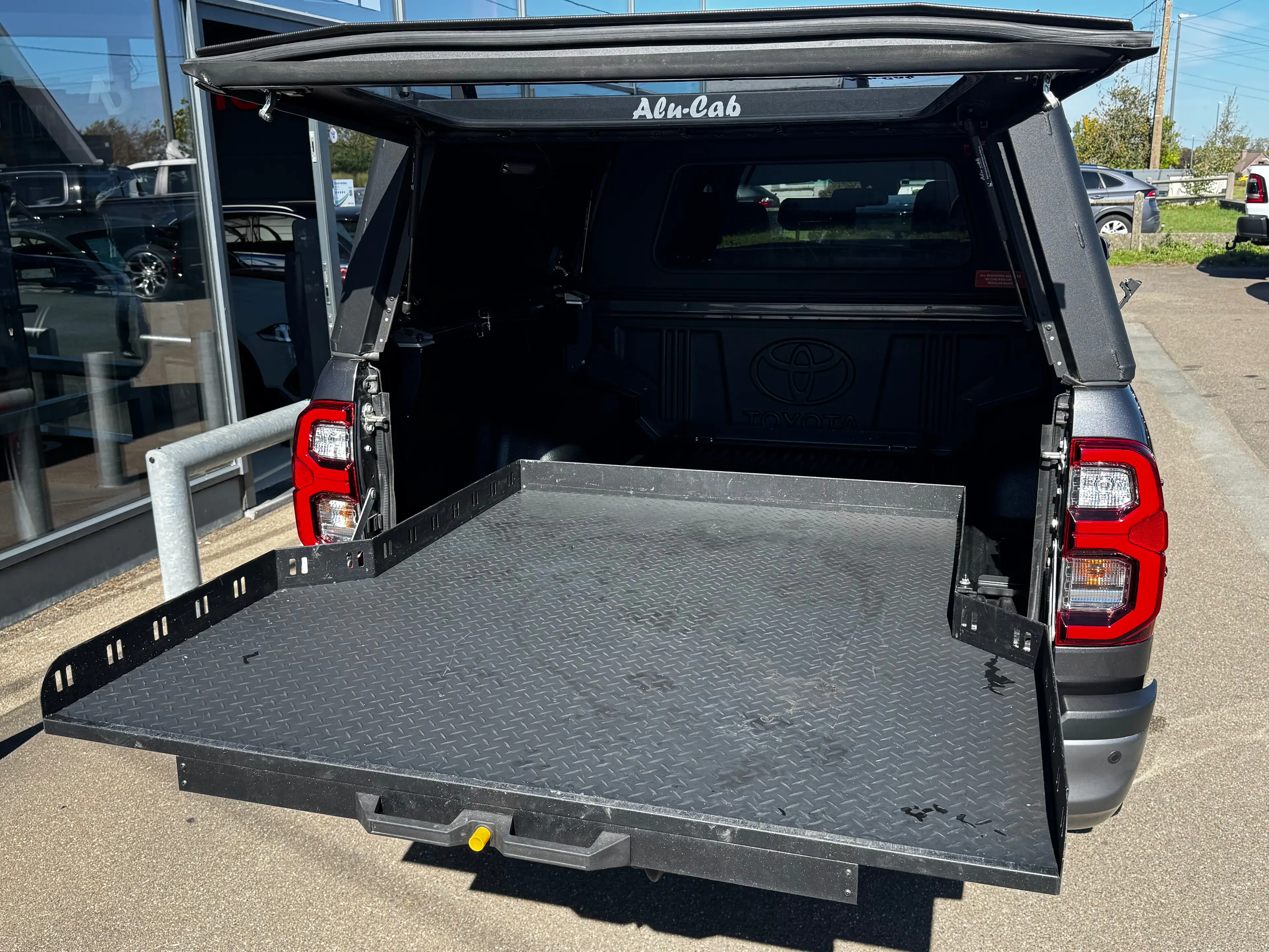 Toyota Hilux 2.8D-4D INVINCIBLE AUTO 4WD 204CV CAMERA 360 1ER PROPRIETAIRE HARDTOP ALUCAB TVA DEDUCTIBLE — photo 9