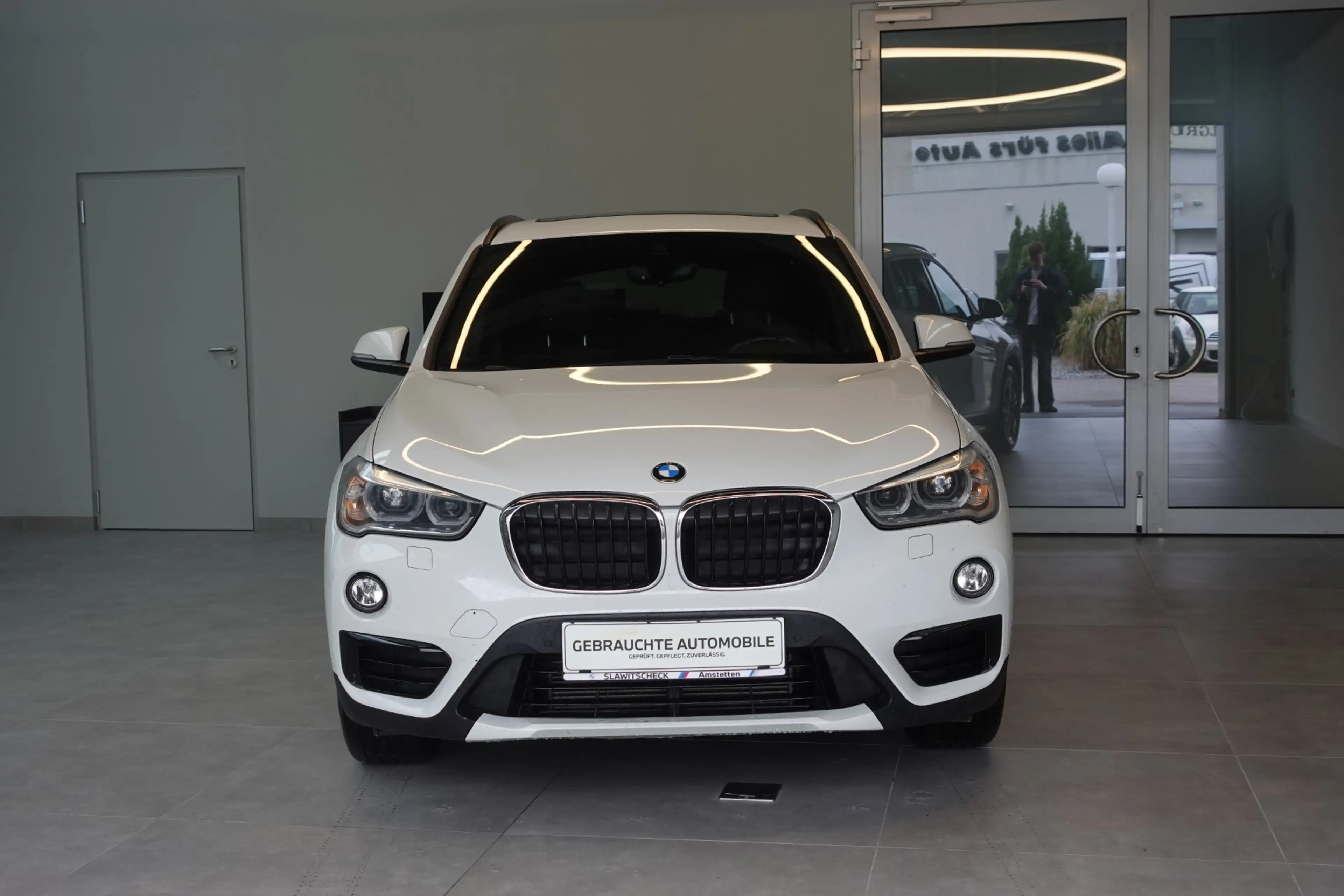BMW X1 xDrive18d F48 — photo 2