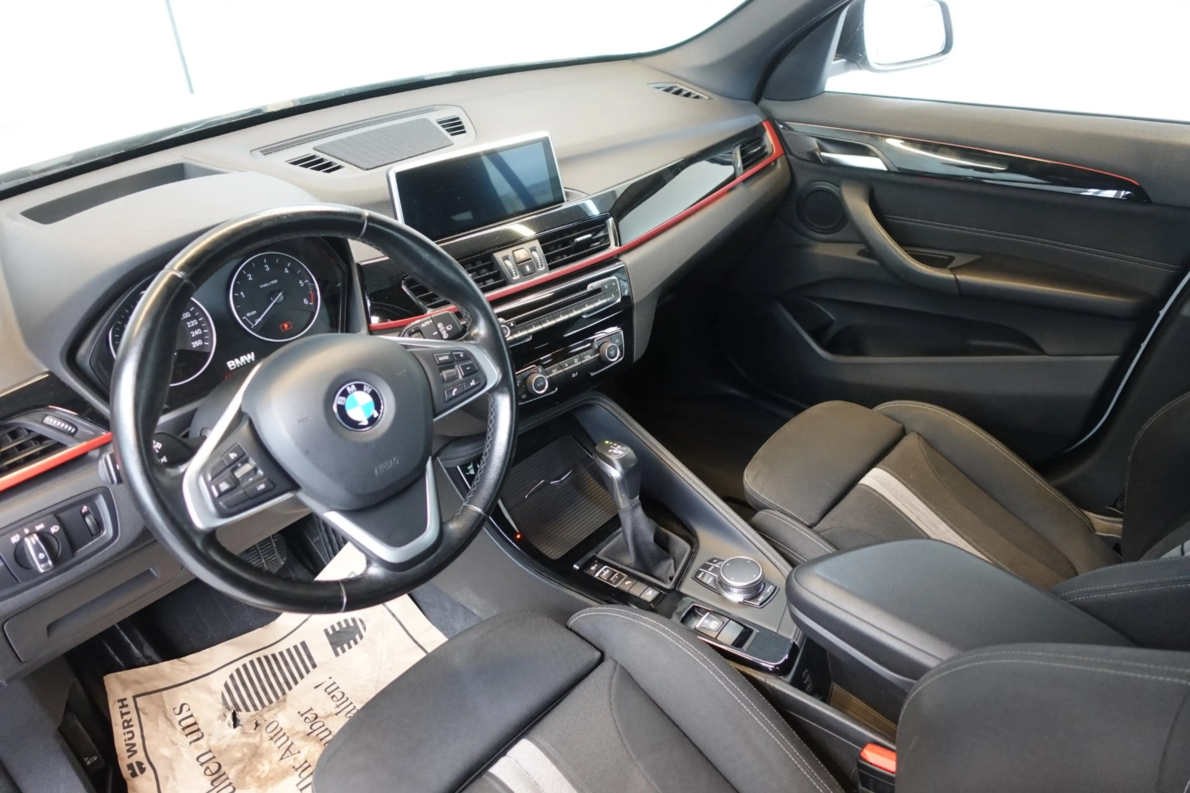 BMW X1 xDrive18d F48 — photo 7