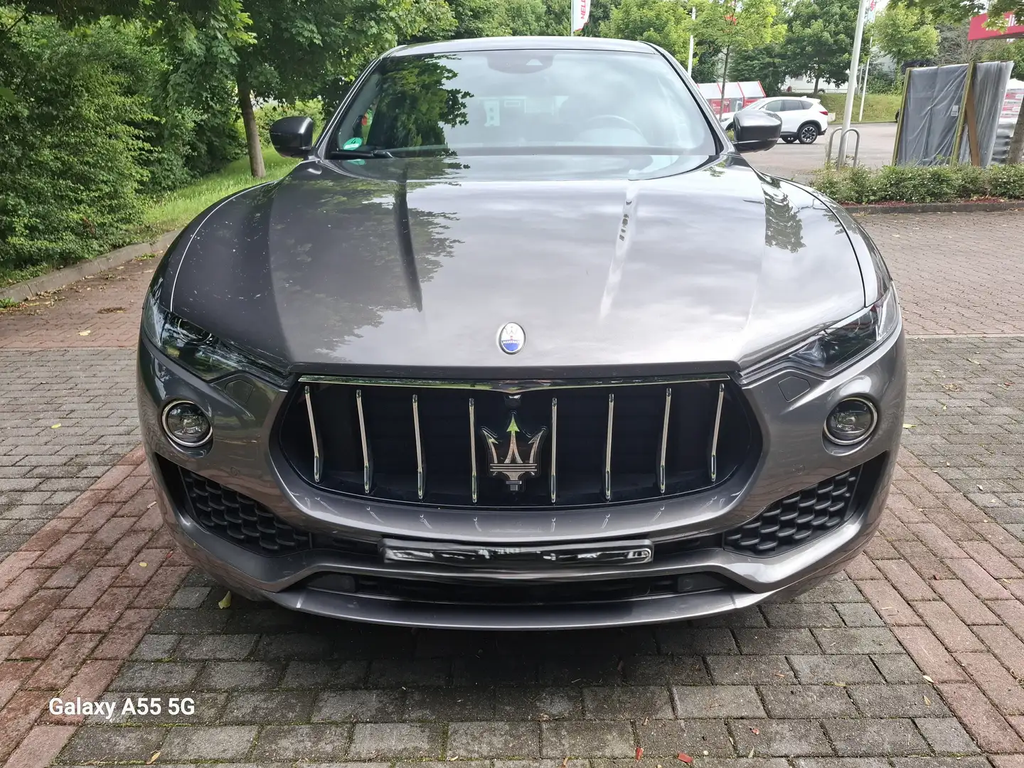Maserati Levante Q4 Luftfederung Navi Leder Panoramadach unfallfrei Grau - 1