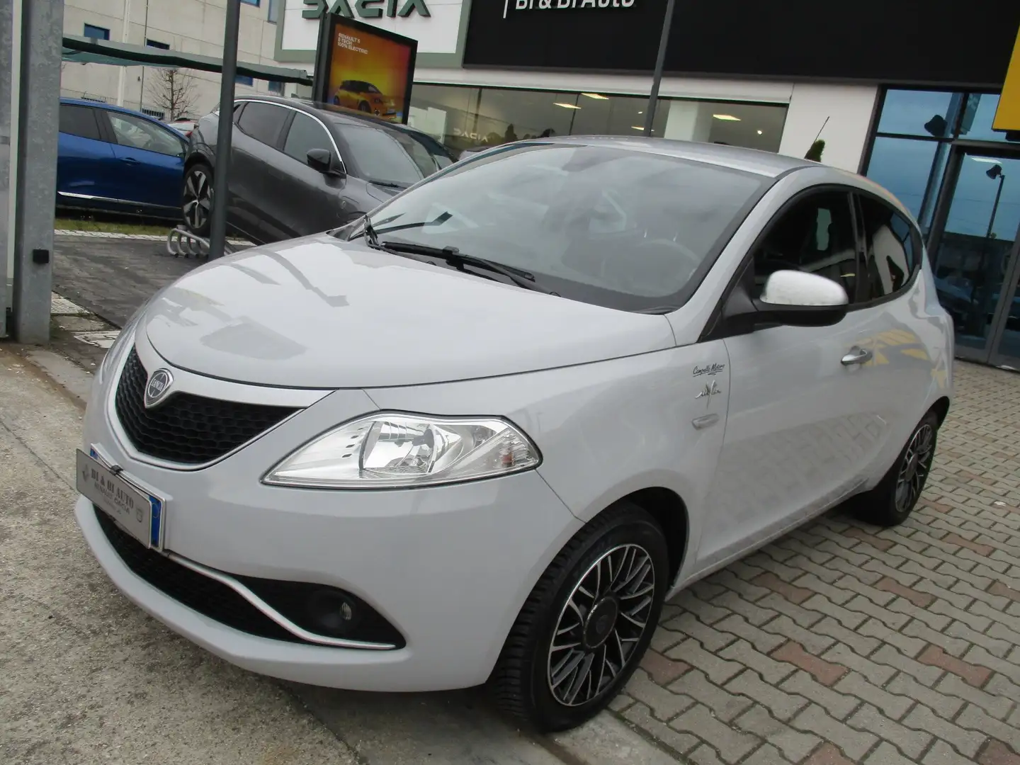 Lancia Ypsilon Ypsilon 1.2 Mya 69cv Gris - 1