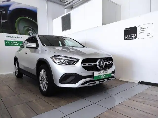 Mercedes-Benz GLA 200 - GLA 200 Automatic Business